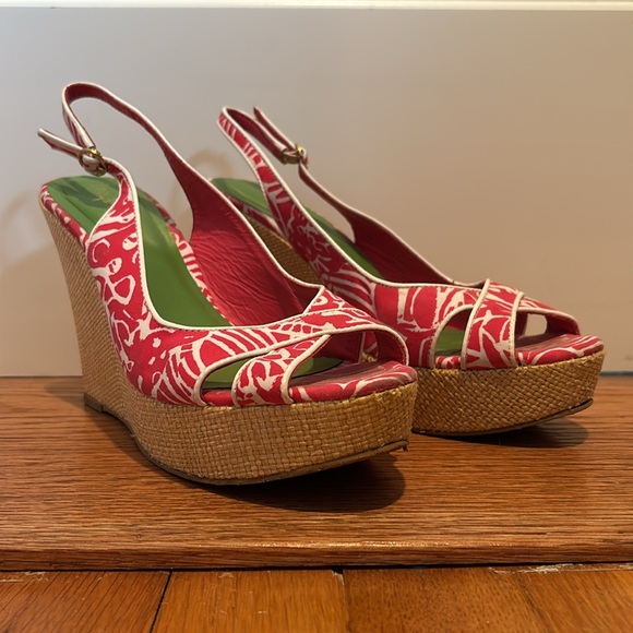 Lilly Pulitzer peep toe platform wedge slingback heels with gold tone buckles - Picture 2 of 16